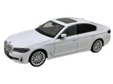 Macheta BMW G30 530Li LCI alb 1:18 metal licentiata BMW usi capota portbagaj functionale