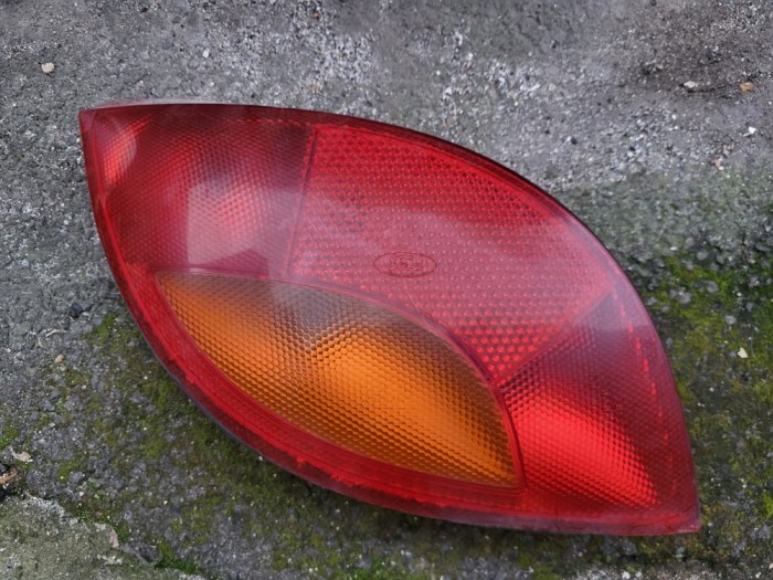 Stop st&acirc;nga Ford Ka