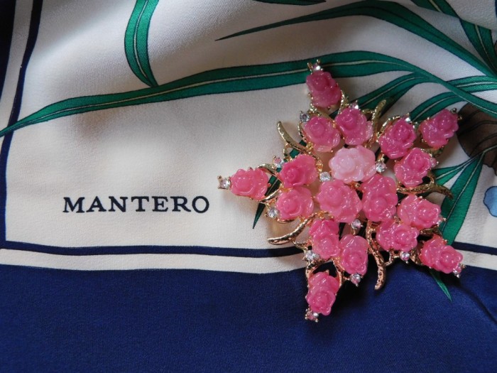 MANTERO brand de lux , vintage , esarfa originala, matase naturala , brosa cadou