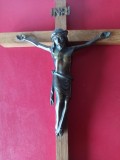 Crucifix catolic din lemn cu Iisus din metal - suvenir de &icirc;mpărtășanie. Detalii superbe. Preț 133 lei