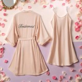 Cumpara ieftin Compleu Bridesmaid 2 Piese Dama, Halat si Cămașă de Noapte din Satin, Culoare Bej Sampanie - MEI02