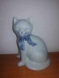 Figurina ceramica statueta pisica vintage Rye Pottery nuanta pastel albastru gri deschis cu fundita