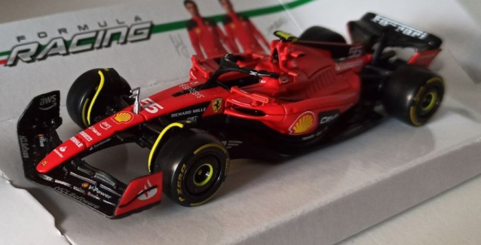 Macheta Ferrari SF-23 Carlos Sainz Formula 1 2023 - Bburago 1/43 F1