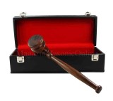 Ciocan venerabil in caseta