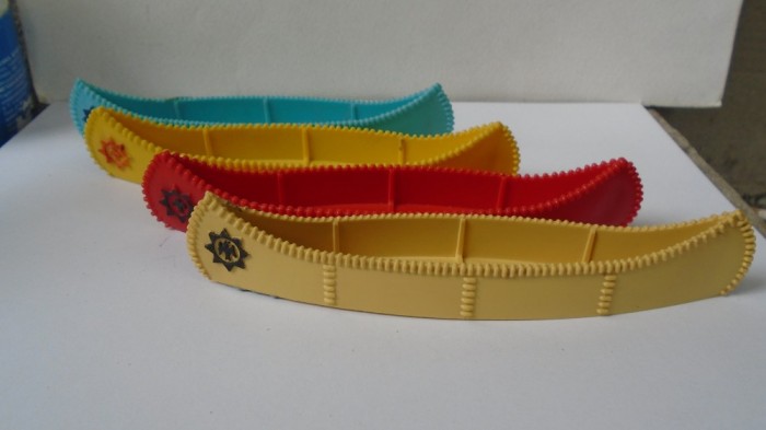 bnk jc Timpo Toys - lot 4 canoe