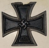 CRUCEA DE FIER WW II / DEFECT LA ANOU, /VEZI POZE /44x44 mm.