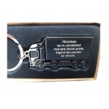 Breloc personalizat metalic in forma de TIR. camion gravat sa nu accelerezi