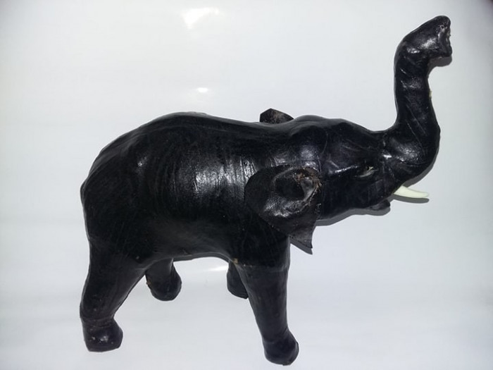 Bibelou vechi,Elefant mare imbracat din piele de colectie,stare Foto,T.GRATUIT