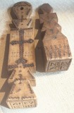 PRISTOLNICE per.COMUNISTA/ LOT DOUA PECETARE VECHI SCULPTATE SI PIROGRAVATE IN LEMN DE BRAD/ 20 si 15 cm. INALTIME/ PRET PENTRU AMBELE!