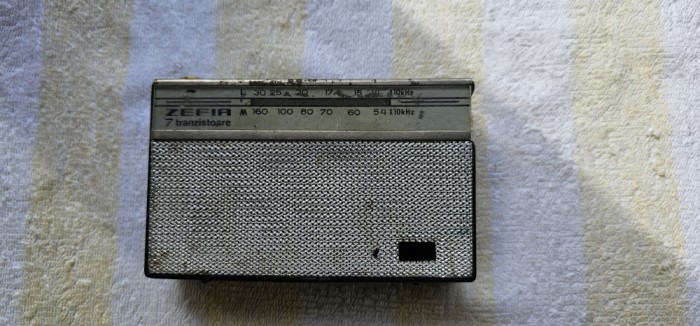 RADIO ZEFIR S-631 TN2 , 7 TRANZISTOARE ,ELECTRONICA , NU FUNCTIONEAZA .