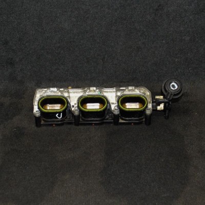 Rampa de combustibil dreapta AUDI A5 8T3 2010 OEM: 06E130090F 1632509 foto