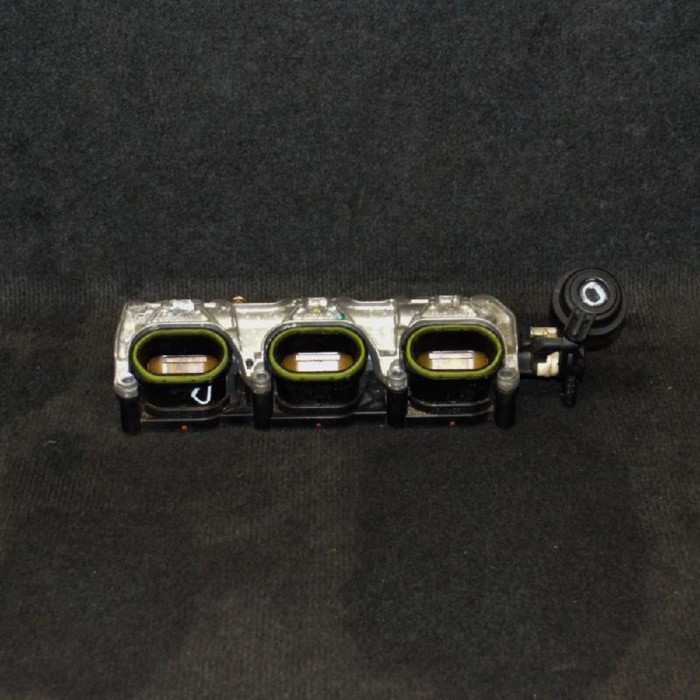 Rampa de combustibil dreapta AUDI A5 8T3 2010 OEM: 06E130090F 1632509