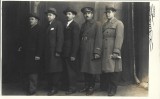 P3235N Ofițer rom&acirc;n și civili, studio Buzdugan, perioada regalității
