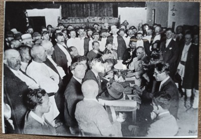 Dimitrie Gusti in cadrul unei excursii etnografice// reproducere de epoca foto