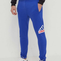 adidas pantaloni de trening cu imprimeu, IS9594