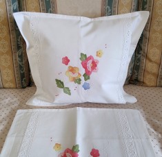 Set 2 Fete de pernuta, Vintage din bumbac cu broderie manuala tip quilt, aplicata. foto