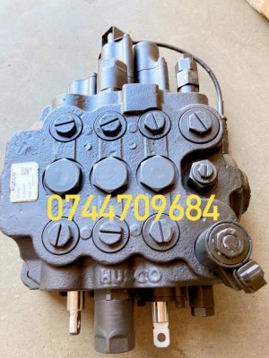 Distribuitor chiuloasa si pompa hidraulica pentru JCB foto