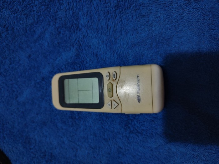 Telecomanda aer conditionat / telecomenzi aer conditionat ORIGINALE, PLATINIUM , stare foarte buna, perfect functionala !!