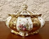 BOMBONIERA/ CASETA DIN PORTELAN FIN- DECOR SCENA GALANTA D18CM