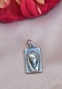 PANDANTIV VINTAGE MICUT DIN METAL SUFLAT IN CULOARE ARGINTIE, TEMA RELIGIOASA