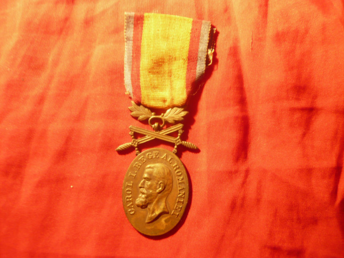 Medalie Barbatie si Credinta Carol I , bronz ,cu spade si panglica , cl. III