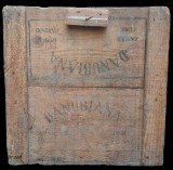 NI1073 Ladă din lemn cu inscripția Societatea Danubiana, Fabrică și rafinărie de zahăr, Roman, Giurgiu, Sascut &ndash; Danubiana, Zahăr cubic dublu rafinat
