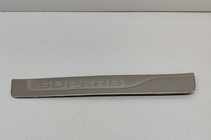 Ornament prag dreapta spate SKODA SUPERB III Estate 3V5 2020 OEM: 3V0853558P 25978159