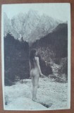 Fotografie tip carte postala, necirculata, tanara nud in peisaj montan, perioada interbelica