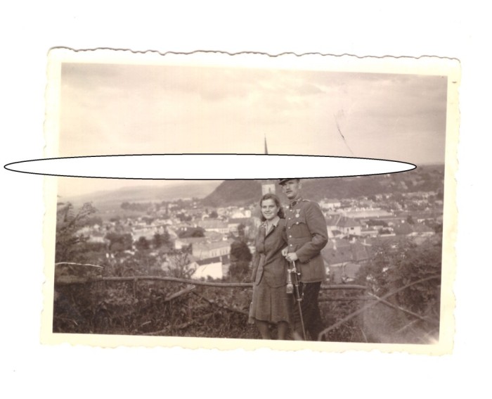 Mica fotografie ofiter maghiar cu sotia Dej, 1943, stare buna