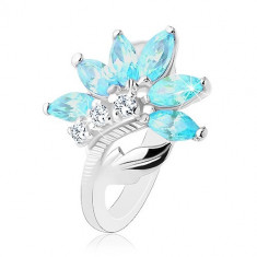 Inel de culoare argintie, floare din zirconii transparente şi bleu, frunză lucioasă - Marime inel: 48