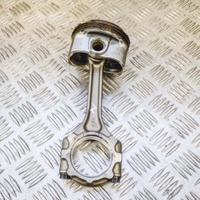 Piston LEXUS IS III _E3_ 2014 OEM: 13211-36050-A0,13201-39225-A0 10623784 foto