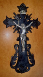 D388-Crucifix antic 1850-1900 lemn masiv metal argintat.