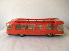 Autobuz ONT Carpati Metaloglobus, caroserie plastic rosu, sasiu metal, anii 80 foto