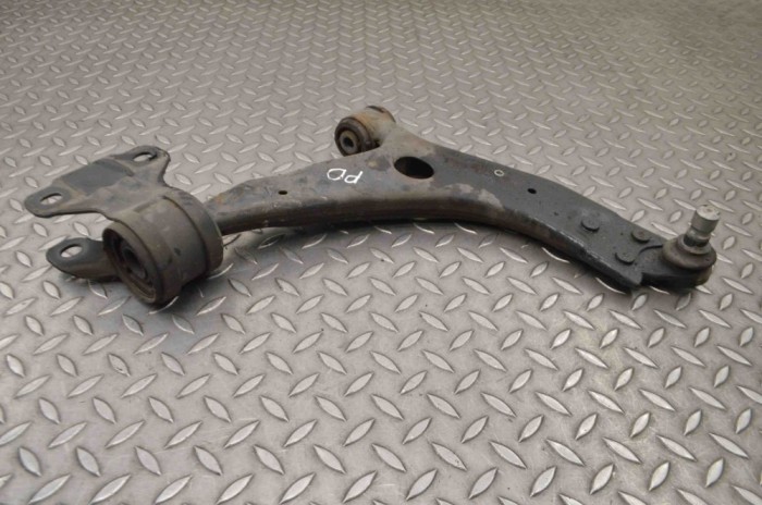 Braț inferior dreapta față VOLVO V40 Hatchback 2019 OEM: AV61-3A262-DA,STA1904513