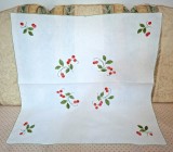 Fata de masa Vintage din bumbac cu broderie manuala aplicata tip quilt- Cirese
