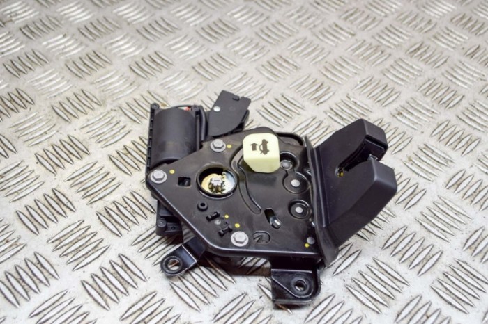 &Icirc;ncuietoare haion TESLA MODEL 3 2021 OEM: 1500604-00-B | 14147348