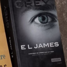 E. L. James - Grey. Cincizeci de umbre ale lui Grey. Versiunea lui Christian