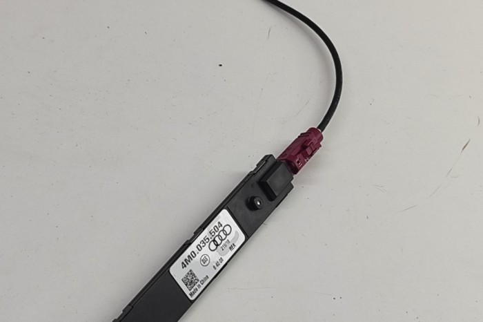 Amplificator de antena PORSCHE CAYENNE 9Y0/9Y3 2019 OEM: 4M0035504 | 30639357