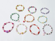 Bratari copii margele multe modele si culori, flori fluturi cruciulite