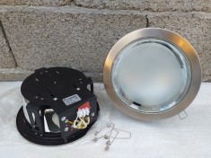 Lampa proiector spot reflector corp de iluminat pt 2 becuri tip e27 Pret bucata!