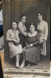 Fotografie tip carte postala, necirculata, 4 tinere, 1930