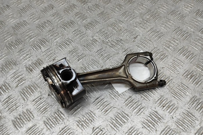 Piston BMW X2 F39 2018 OEM: 9468869,8623418 | 31881261