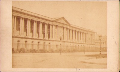 HST M796N Colonnade de Louvre foto