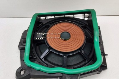 Subwoofer podea dreapta BMW 3 G20, G28 2019 OEM: 2622562 | 27818522 foto