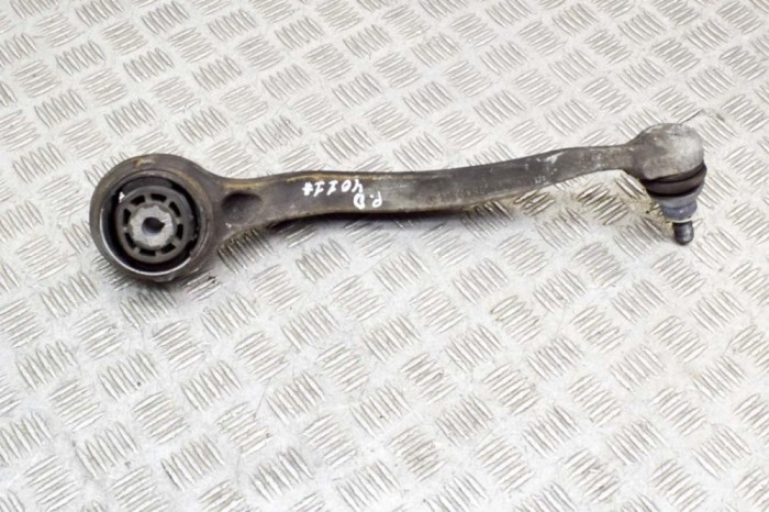 Braț curbat dreapta față MERCEDES-BENZ C W205 2015 OEM: Sedan | 20446458