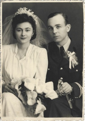 A3929N Ofițer rom&amp;acirc;n de aviație cu sabie, studio Omnia, Craiova, perioada regalității foto