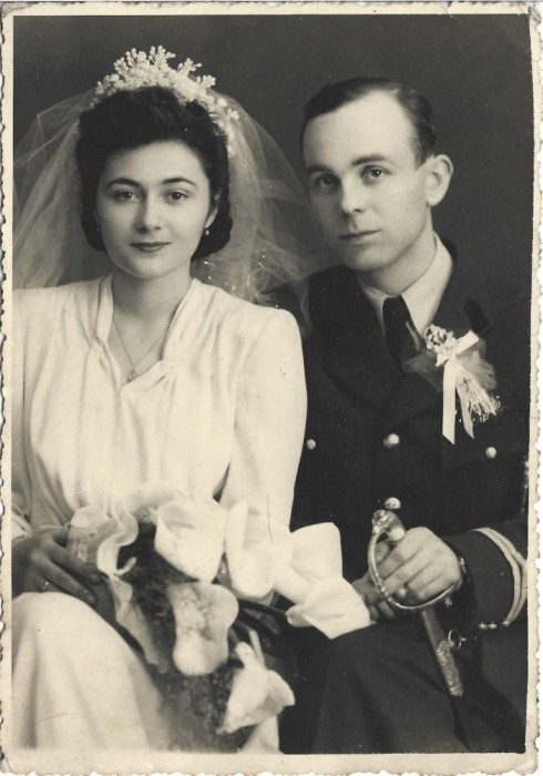 A3929N Ofițer rom&acirc;n de aviație cu sabie, studio Omnia, Craiova, perioada regalității