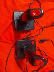 2 Joystick-uri/controlere,Controler cu joystick pt.computere și console retro,joystick pentru Consola Rambo/clonă de Atarii 2600 pt.televizor