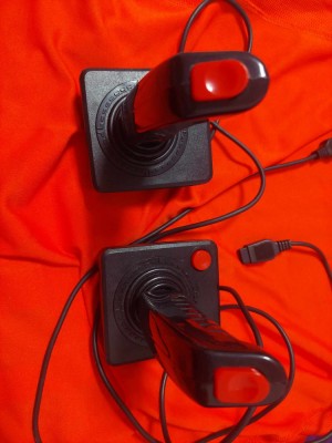 2 Joystick-uri/controlere,Controler cu joystick pt.computere și console retro,joystick pentru Consola Rambo/clonă de Atarii 2600 pt.televizor foto