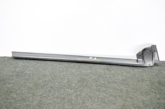 Chedar geam ușă st&acirc;nga față TESLA MODEL 3 2018 OEM: 1090496-00-E,1090495-00-E | 11374074